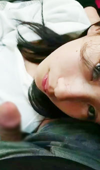 喜欢自拍喜欢吃屌的骚货