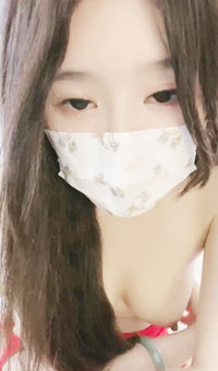 发育很不错的小姑娘，身材哇塞奶挺屁股翘，丝袜情趣诱惑，跟狼友互动撩骚揉奶玩逼自慰，呻吟可射精彩别错过