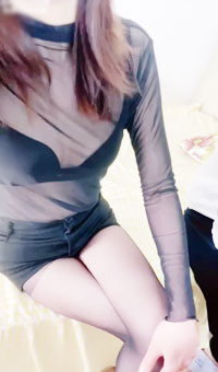 黑丝纱衣身材不错的小骚妇在按摩床上勾引大鸡巴炮友，一顿疯狂猛艹，淫声阵阵