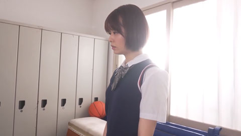 看着青梅竹马被侵犯时勃起了--01