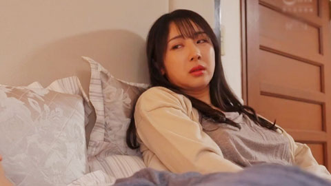 ROYD_252_巨乳人妻因為被鄰居強上而喚醒性慾，無法抑制子宮的渴望，多次接受射精，沉溺於汗水淋漓的激烈性愛_小野坂唯香_001