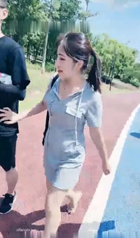 广西夫妻户外勾搭~老婆，你给胸她看一下勾引~我把老婆给你搞