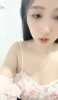 脱光光柔软美乳，跳蛋震穴塞入，特写拉扯，娇喘呻吟不断