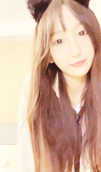 偶像明星般的9分顶级颜值，大大的眼睛炯炯有神_高挑的身材