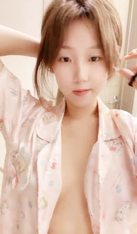 外表甜美文静的学生妹自慰