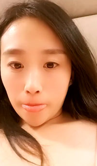 为了生活下海~直播挤乳汁!小少妇颇有几分姿色