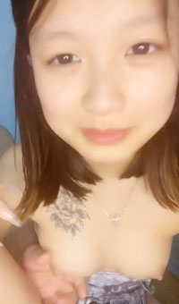 一脸稚气，小萝莉啪啪直播，蜜桃臀，后入的视觉效果真是棒