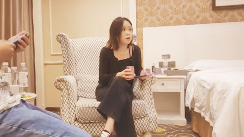 迷妹推荐--深夜约炮高端外围女服务态度好无套内射时间没到继续草