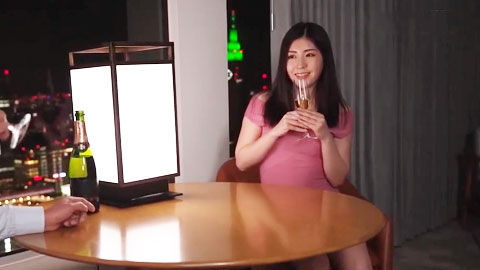 冷酷妖艳女性忘我和大叔浓烈性交