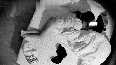 迷妹推荐--偷拍小情侣开房各种姿势疯狂啪啪叫声销魂