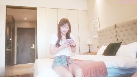 迷妹推荐--牛仔短裙河南风骚小少妇，插出白浆，干的她淫水四溅