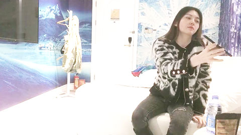 迷妹推荐--肤白如雪，甜美女神，美腿翘臀，温柔配合，激情啪啪真刺激