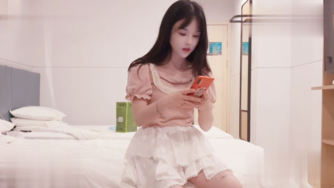 迷妹推荐--18岁萝莉清纯白虎学生妹_开档黑丝诱惑