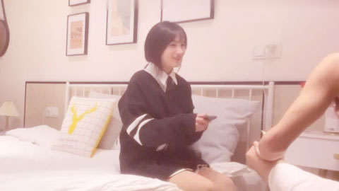 迷妹推荐--大学生妹子出来兼职外围被操的白酱直流