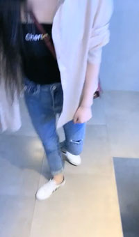 挑战商场男厕所啪啪，粉嫩酥胸蜂腰细臀，紧张刺激高潮迭起