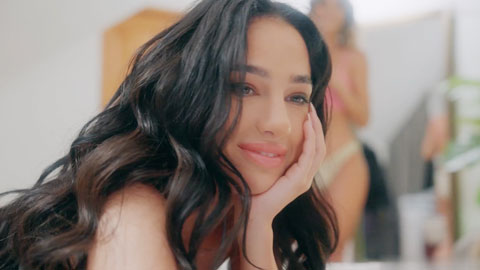 黑哥俩约应招女郎