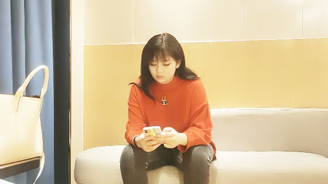 迷妹推荐--啪啪颜值不错极其丰满的妹子，按头狠狠插嘴