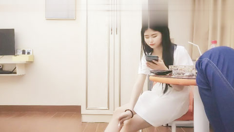 迷妹推荐--白裙小姐姐，撩起裙子隔着内裤摸屁股，蹲着口交活不错，骑乘打桩大力猛操