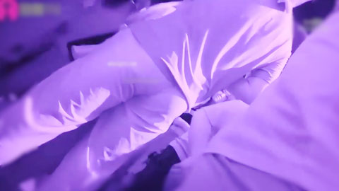 迷妹推荐--这可能是尺度最大的 #砂舞 集合了，大庭广众下吃鸡，借着灯光昏暗 各种蹭