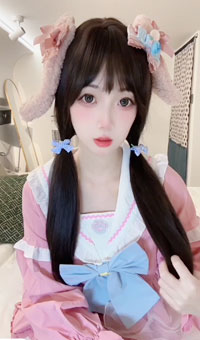 极品嫩妹骚味也是很足会勾引