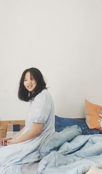 职业技术学院小情侣，家中偷拍性爱，极品大胸粉逼