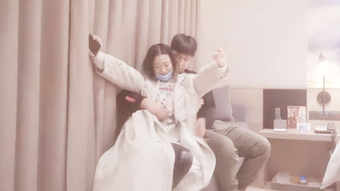 迷妹推荐--买了个跳蛋调情_小白领有笑容但还是需要用大屌才能满足