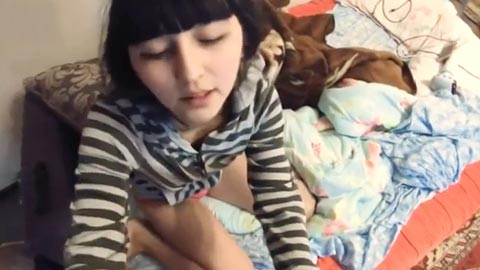 迷妹推荐-沉迷鸡巴无法自拔，舔了又舔玩了又玩，最后一滴不剩全部吃掉
