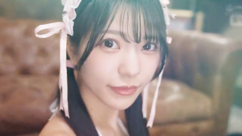 我与这个可爱又淫荡的受虐狂女仆发生了性关系，她完全同意我给她的任何命令，直到我对她感到厌倦。__001