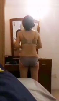 早期上班的老妈被我强制发生关系害她迟到