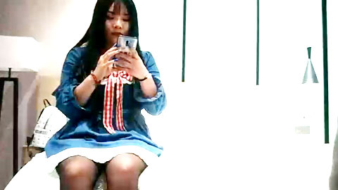 迷妹推荐--黑色丝袜高深喉吸屌自摸奶子顶级