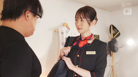 SONE_770_纖細的新人空姐被體型巨大的投訴客侵犯，心靈崩潰成為肉體玩具，小穴習慣了極粗的肉棒後，達到難以置信的高潮次數_白上咲花__002