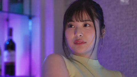 轻蔑昭和老爷上司熟练的性骚扰技术，优秀职涯美女坠入陷阱…_在出差地的相部屋被折磨，屈辱性交的严苛经历──似鸟日菜__001