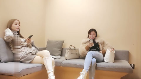 迷妹推荐--甜美外围小姐姐，3500约来共度春宵一刻，玲珑身段美乳坚挺，超清设备完美展示