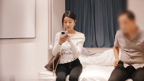 迷妹推荐--约操刚下海不久的白嫩学生 被操的大叫老公送给我