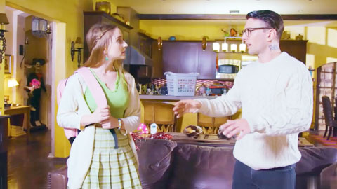 学妹来咯 来送炮咯