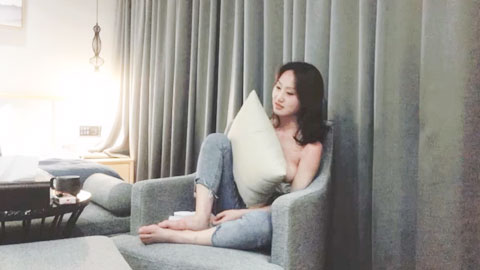 迷妹推荐--学舞蹈的02年性感黑丝诱惑小太妹