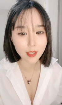 气质甜美短发美女