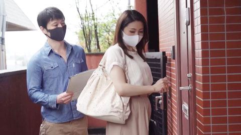 和住在同一间公寓的美丽人妻疯狂做爱的故事--02