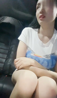 车上玩弄小母狗