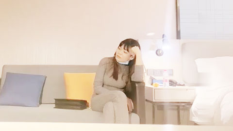 迷妹推荐--约操风骚小少妇，黑丝高跟诱惑，粉嫩大胸尽情玩弄，激情啪啪劲爆刺激