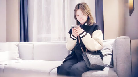 迷妹推荐--卫衣妹子还纹了花臂的 超浪