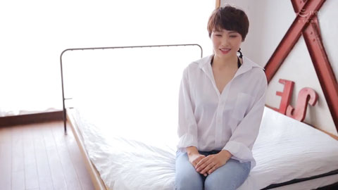 与唇红口红非常相配_超能干的人妻