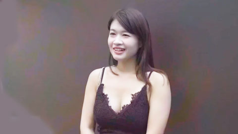 迷妹推荐-- 街头巧遇极品骚货 极致深喉咙