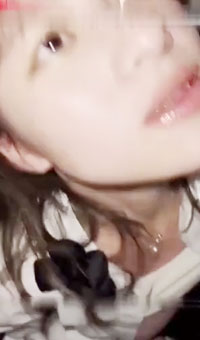 上海艺术学院楼道事件，宿舍楼道给男友口交，闺蜜还在一旁看着