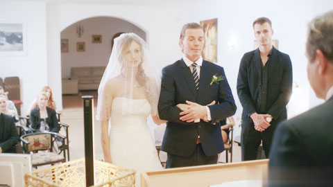 新娘结婚了 前男友再送一炮