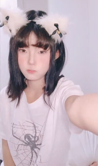 清纯美女外表呆萌超嫩 极品蜜桃美臀