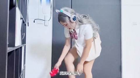 迷妹推荐--刚回家的妹妹发现哥哥在家睡觉_偷偷去回哥哥的鸡巴