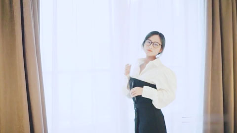 怒撕巴黎世家丝袜 舔逼内射激情拉满