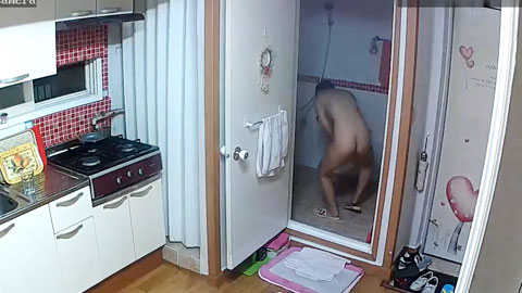 丝咪哒洗澡不关门