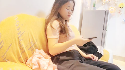 迷妹推荐--20岁小美女_第二炮干湿床单_小骚逼今晚被操惨了